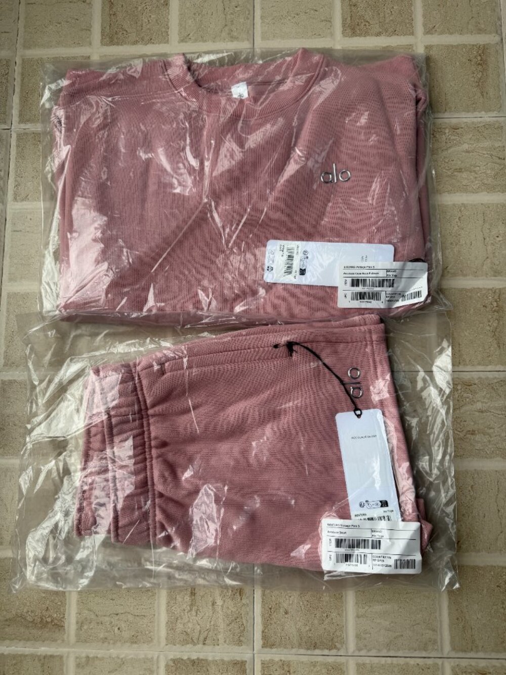 Auth ALO Yoga Set VTG Pink Accolade Crew Neck Pullover And Short - Picture 6 of 6